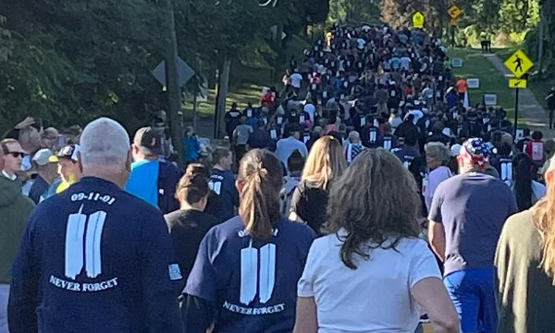 Image of the back of runners during the Arlington 9/11 Memorial 5K