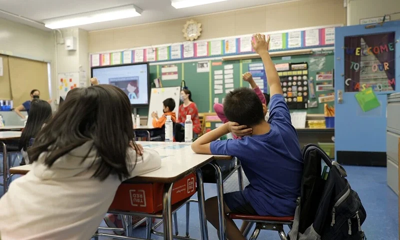 NEW YORK, NEW YORK - SEPTEMBER 27: (L-R) Co-teachers at Yung Wing School P.S. 124 Marisa Wiezel (who is related to the photographer) and Caitlin Kenny give a lesson to their masked students in their classroom on September 27, 2021 in New York City. (Photo by Michael Loccisano/Getty Images)