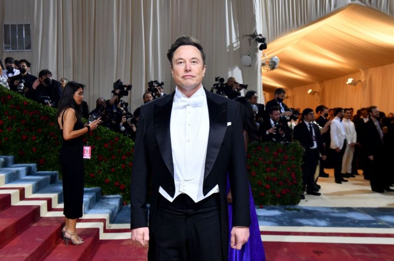 CEO, and chief engineer at SpaceX, Elon Musk, arrives for the 2022 Met Gala at the Metropolitan Museum of Art on May 2, 2022, in New York. - The Gala raises money for the Metropolitan Museum of Art's Costume Institute. The Gala's 2022 theme is "In America: An Anthology of Fashion". (Photo by ANGELA WEISS / AFP) (Photo by ANGELA WEISS/AFP via Getty Images)