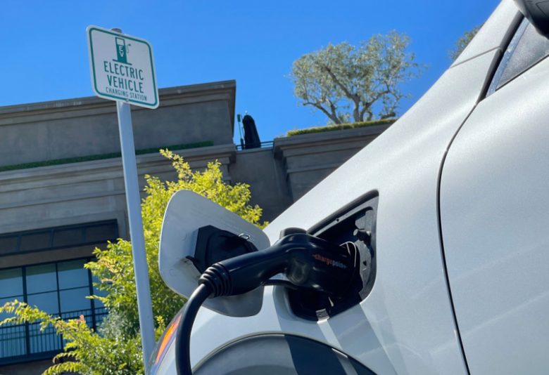 CORTE MADERA, CALIFORNIA - JUNE 27: An electric car charges at a mall parking lot on June 27, 2022 in Corte Madera, California. The average price for a new electric car has surged 22 percent in the past year as automakers like Tesla, GM and Ford seek to recoup commodity and logistics costs. (Photo by Justin Sullivan/Getty Images)
