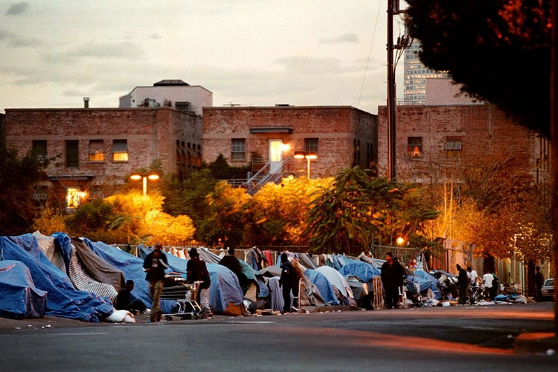 Night falls on a "crack alley", so-called for its 24-hour drug trading, especially in cheap crack cocaine, December 11, 2000 in Los Angeles, CA. Non-paying strangers are met with great suspicion by homeless gang members. (Photo by David McNew/Newsmakers)