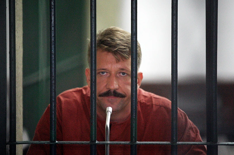 Viktor Bout sits inside a detention cell at Bangkok Supreme Court on July 28, 2008, in Bangkok, Thailand. A Thai court postponed the extradition hearing, for a second time, of Viktor Bout, after his attorney failed to turn up on Monday for the hearing to extradite Bout to the U.S. to face terrorism charges in connection to alleged arms smuggling.  (Photo by Chumsak Kanoknan/ Getty Images)