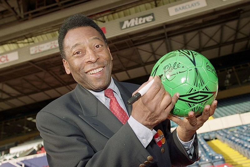 31 Oct 2000:  Pele during an AXA photocall at Wembley in London.  Mandatory Credit: Clive Mason /Allsport