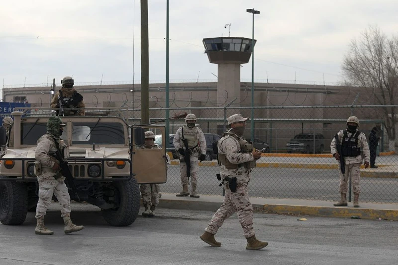 Members of the Mexican Army secure an area outside the prison of Ciudad Juarez number 3 after an attack in Ciudad Juarez, Chihuahua state, on January 1, 2023. - Gunmen attacked a prison in the northern Mexican city of Ciudad Juarez on Sunday, leaving 14 people dead and allowing 24 inmates to escape, the Chihuahua state prosecutor's office said. An unknown number of gunmen aboard armoured vehicles took part in the attack, and the dead included ten correctional officers and security agents, it said in a statement. (Photo by HERIKA MARTINEZ / AFP) (Photo by HERIKA MARTINEZ/AFP via Getty Images)