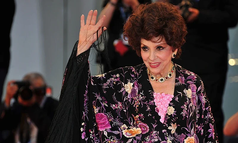 Gina Lollobrigida attends the "Lines Of Wellington" Premiere during The 69th Venice Film Festival at the Palazzo del Cinema on September 4, 2012 in Venice, Italy. (Photo by Christine Pettinger/Getty Images)