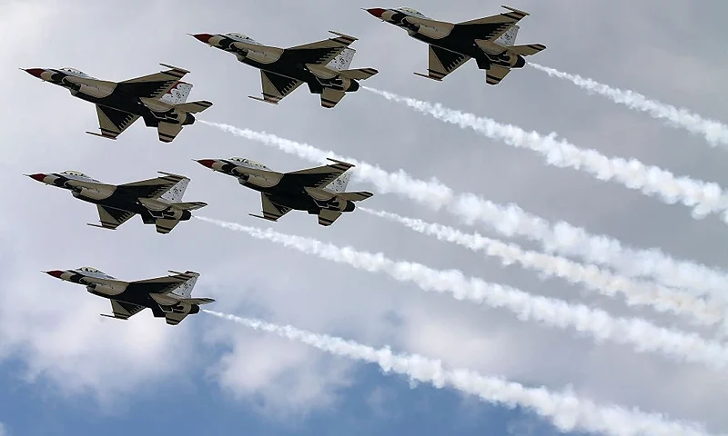 FORESTVILLE, MD - SEPTEMBER 18: The US Air Force Thunderbirds are seen rehearsing their persision flying routine, September 18, 2015 in Forestville, Maryland. This weekend the Thunderbirds will perform at the Joint Base Andrews Air Show in Camp Springs, Maryland. (Photo by Mark Wilson/Getty Images)