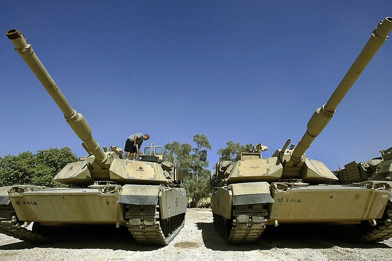 BAGHDAD, Iraq: A US soldier of Delta Company, Task Force 4-64 Armor, works on the M1 Abrams Tanks at Camp Prosperity, in Baghdad's fortified Green Zone 31 August 2005. Up to 650 people were crushed to death or drowned in a stampede on a Baghdad bridge triggered by fears a suicide bomber was among vast crowds of Shiite pilgrims massed for a religious ceremony. AFP PHOTO/LIU Jin (Photo credit should read LIU JIN/AFP via Getty Images)

