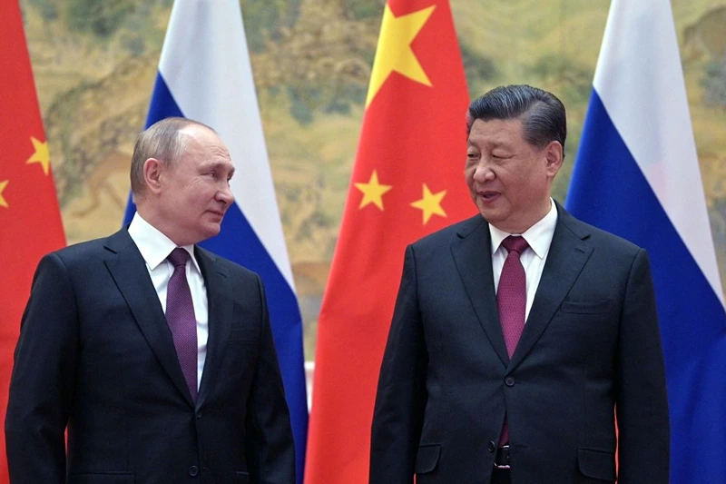Russian President Vladimir Putin (L) and Chinese President Xi Jinping pose for a photograph during their meeting in Beijing, on February 4, 2022. (Photo by Alexei Druzhinin / Sputnik / AFP) (Photo by ALEXEI DRUZHININ/Sputnik/AFP via Getty Images)
