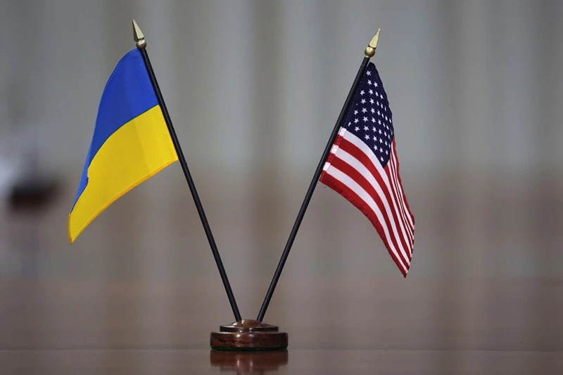  A flag of the United States is placed with a flag of Ukraine on the conference table during a bilateral meeting between U.S. Secretary of Defense Lloyd Austin and Foreign Minister Dmytro Kuleba of Ukraine at the Pentagon on February 22, 2022 in Arlington, Virginia. (Photo by Alex Wong/Getty Images)