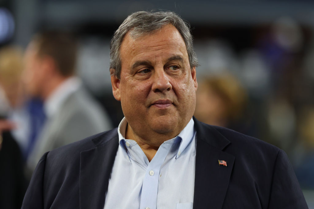 Former Governor Chris Christie hints at White House run