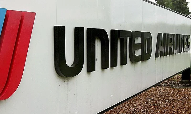 A car passes a sign on the campus of United Airlines' UAL corporate headquarters May 11, 2006 in Elk Grove Township, Illinois. The parent company of United, UAL Corp., is reportedly contemplating moving its headquarters from this Elk Grove Township location. (Photo by Tim Boyle/Getty Images)