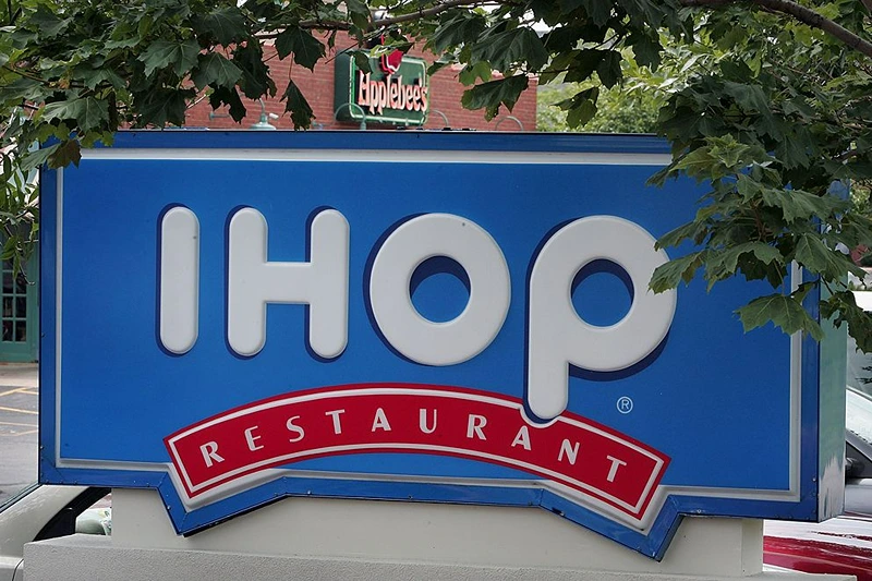 Signs mark the locations of neighboring IHOP and Applebee's restaurants July 16, 2007 in Elgin, Illinois. IHOP has agreed to purchase the Applebee's restaurant chain for about $2 billion. (Photo by Scott Olson/Getty Images)