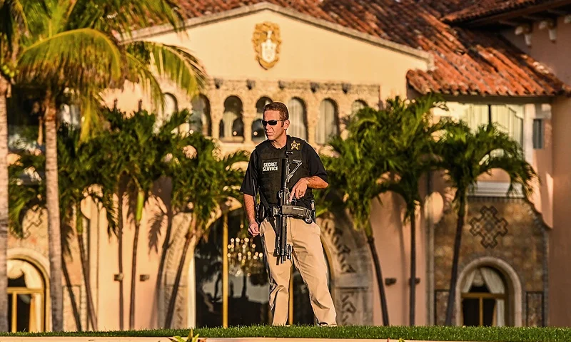 A US Secret Service agent guards the Mar-a-Lago Club, home of former President Donald Trump, on March 21, 2023 in Palm Beach, Florida. - Protests by Trump supporters are expected near Mar-a-Lago as the former president is expected to be indicted over hush money paid to a porn actress, with Trump calling for mass demonstrations if he is charged. (Photo by GIORGIO VIERA/AFP via Getty Images)