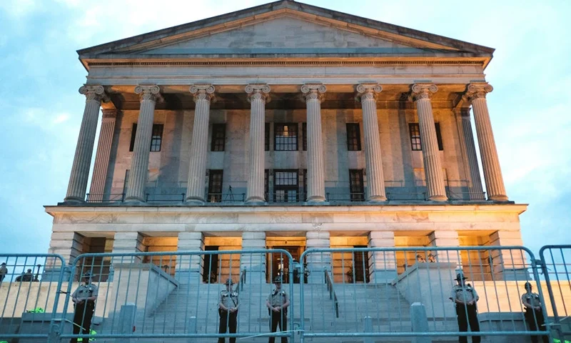 Police are seen surrounding the Tennessee State Capitol building on June 04, 2020 in Nashville, Tennessee. Minneapolis Police officer Derek Chauvin was filmed kneeling on George Floyd's neck. Floyd was later pronounced dead at a local hospital. Across the country, Floyd's death has set off days and nights of protests as its the most recent in a series of deaths of African Americans by the police. (Photo by Jason Kempin/Getty Images)