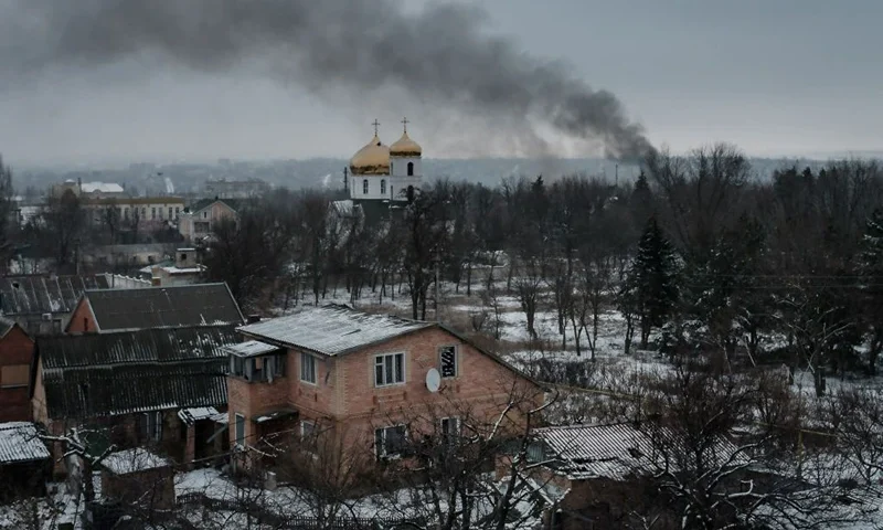 Black smoke rises after shelling in Bakhmut on February 3, 2023, amid the Russian invasion of Ukraine. (Photo by YASUYOSHI CHIBA / AFP) (Photo by YASUYOSHI CHIBA/AFP via Getty Images)
