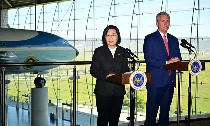 US Speaker of the House Kevin McCarthy (R) and Taiwanese President Tsai Ing-wen speak to the press after a bipartisan meeting at the Ronald Reagan Presidential Library in Simi Valley, California, on April 5, 2023. - A large bipartisan gathering of US politicians who met Taiwan's president in California show Taipei is "not isolated" in the face of Chinese anger, President Tsai Ing-wen said Wednesday. (Photo by Frederic J. Brown / AFP) (Photo by FREDERIC J. BROWN/AFP via Getty Images)