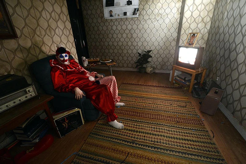 An actor portrays serial killer John Wayne Gacy at Killers: A Nightmare Haunted House, at Clemente Soto Vélez Cultural Center on October 5, 2012. Visitors can see a exhibit of drawings and other artifacts once belonging to real-life monsters such as John Wayne Gacy and Charles Manson, donated by an anonymous collector. Each room of the house depicts a scene based on a notorious serial killer, with performers acting as murderers, victims, or both. Killers will run September 28 through November 3, 2012 on Manhattan’s Lower East Side. AFP PHOTO / TIMOTHY A. CLARY (Photo credit should read TIMOTHY A. CLARY/AFP/GettyImages)