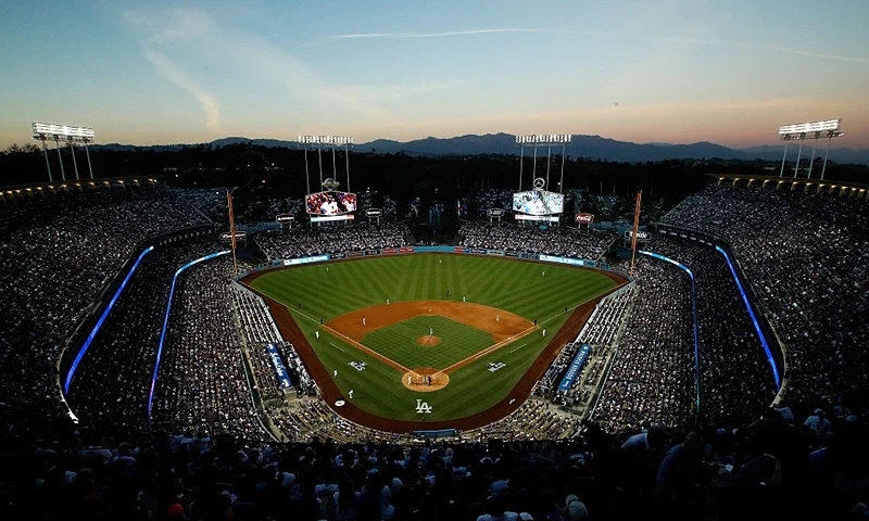 LOS ANGELES, CA - OCTOBER 20: A general view as the Chicago Cubs take on the Los Angeles Dodgers in game five of the National League Division Series at Dodger Stadium on October 20, 2016 in Los Angeles, California. (Photo by Josh Lefkowitz/Getty Images)