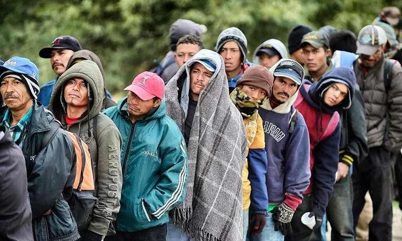 TOPSHOT - Migrants wait to receive food donated by people from the Community Center for Migrant Assistance in the community of Caborca in Sonora state, Mexico, on January 13, 2017. - Hundreds of Central American and Mexican migrants attempt to cross the US border daily. (Photo by ALFREDO ESTRELLA / AFP) (Photo by ALFREDO ESTRELLA/AFP via Getty Images)
