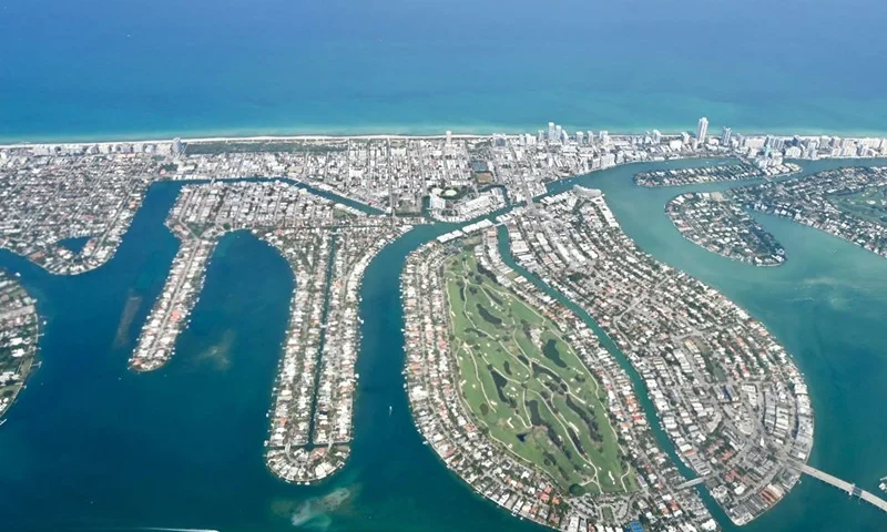 An aerial view shows the Normandy shores golf course on Normandy isles in North Miami beach on April 27, 2022. (Photo by Daniel SLIM / AFP) (Photo by DANIEL SLIM/AFP via Getty Images)