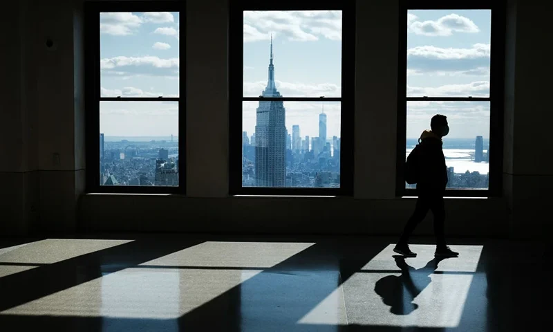 People enjoy the view from the top of Rockefeller Center as office buildings stand largely empty on March 04, 2021 in New York City. According to Colliers International, in January the office available rate in Manhattan rose to 14.9%, which is the highest level on record dating back to 2000. Some companies are slowly asking employees to return to the office while other's are waiting for more New Yorkers to receive the vaccine for Covid-19. (Photo by Spencer Platt/Getty Images)