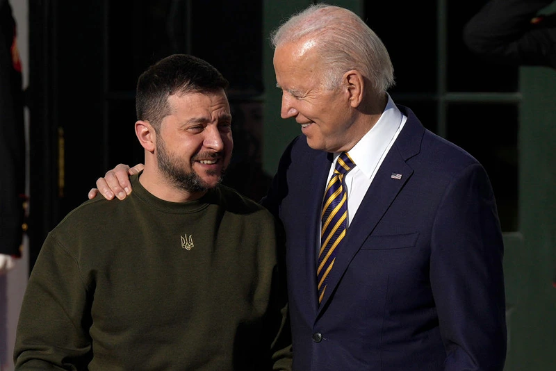 WASHINGTON, DC - DECEMBER 21: U.S. President Joe Biden (R) welcomes President of Ukraine Volodymyr Zelensky to the White House on December 21, 2022 in Washington, DC. Zelensky is meeting with President Biden on his first known trip outside of Ukraine since the Russian invasion began, and the two leaders are expected to discuss continuing military aid. Zelensky will reportedly address a joint meeting of Congress in the evening. (Photo by Drew Angerer/Getty Images)