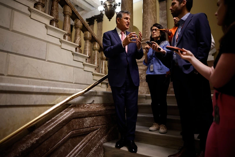 Sen. Joe Manchin (D-WV) (L) talks with reporters in between votes at the U.S. Capitol on June 01, 2023 in Washington, DC. (Photo by Chip Somodevilla/Getty Images)