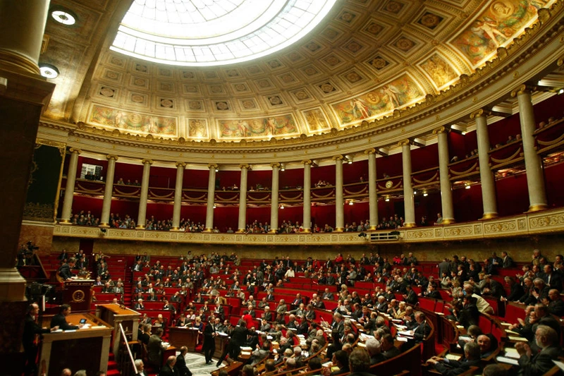 PARIS - DECEMBER 3: General view of the hemicycle during a weekly government questions session December 3, 2003 at the Parliament in Paris. (Photo by Pascal Le Segretain/Getty Images)