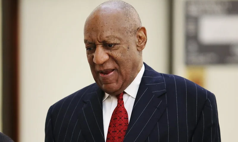 Actor and comedian Bill Cosby arrives for a pretrial hearing for his sexual assault trial at the Montgomery County Courthouse in Norristown, Pennsylvania on March 29, 2018. Cosby's lawyers and prosecutors will argue over the number of his accusers allowed to testify at his sexual assault retrial. / AFP PHOTO / POOL / DOMINICK REUTER (Photo credit should read DOMINICK REUTER/AFP via Getty Images)