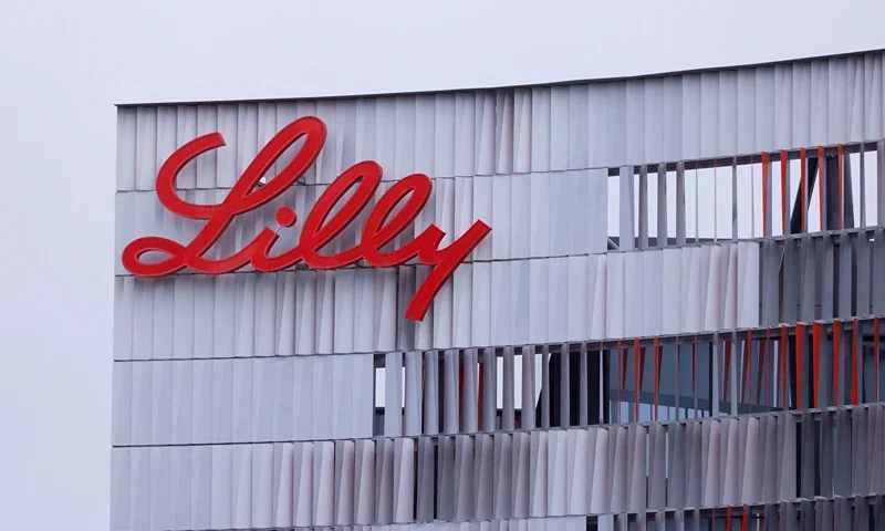 FILE PHOTO: Lilly Biotechnology Center is shown in San Diego, California, U.S. March 1, 2023 after Eli Lilly and Co on Wednesday said it will cut list prices by 70% for its most commonly prescribed insulin products, Humalog and Humulin, beginning from the fourth quarter of this year. REUTERS/Mike Blake/File Photo