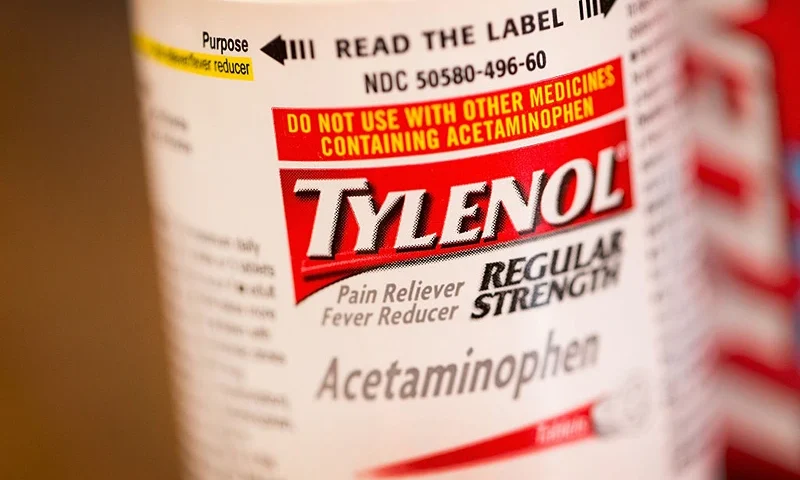 CHICAGO, IL - APRIL 14: Tylenol, which contains acetaminophen, is shown on April 14, 2015 in Chicago, Illinois. New research has shown that acetaminophen, which is found in many over-the-counter painkillers, can dull feelings of pleasure. Previous research found that the medication had a similar effect with feelings of dread. (Photo Illustration by Scott Olson/Getty Images)