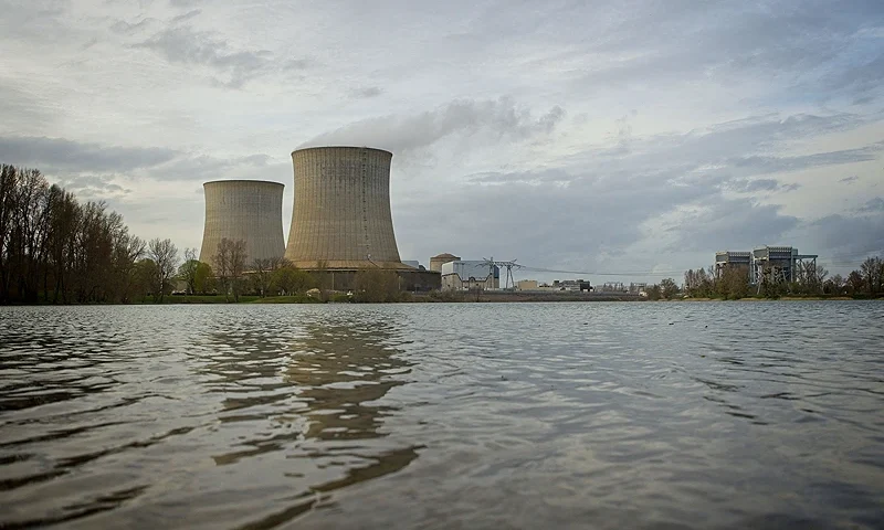 A photograph shows the Loire river next to the two cooling towers of the Nuclear power plant of Saint-Laurent-des-Eaux, in Saint-Laurent-Nouan central France, on March 30, 2023. - On the banks of the Loire, reactor No. 2 of the Saint-Laurent-des-Eaux power plant has stopped delivering its megawatt hours to accommodate an army of workers in the service of a gigantic construction site: it's time to "check -complete upgrade" to allow it to produce 10 more years, with climate change in sight. (Photo by GUILLAUME SOUVANT / AFP) (Photo by GUILLAUME SOUVANT/AFP via Getty Images)