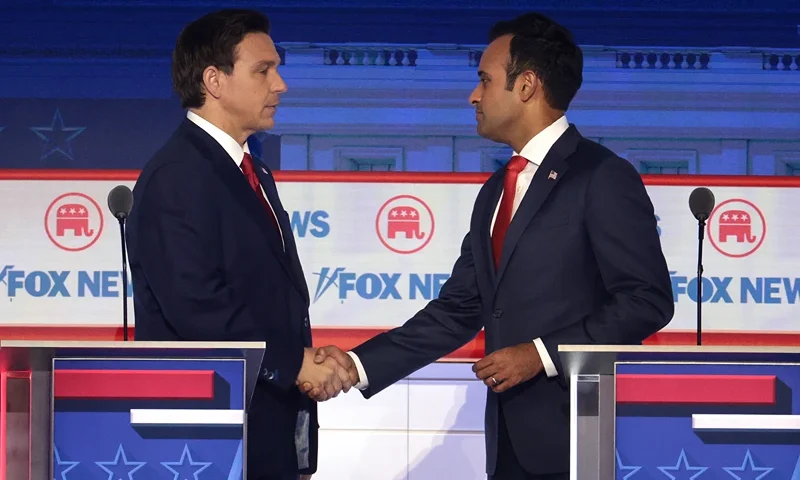Presidential Hopefuls Square Off In First GOP Debate MILWAUKEE, WISCONSIN - AUGUST 23: Republican presidential candidates, Florida Gov. Ron DeSantis (L) and Vivek Ramaswamy shake hands during the first debate of the GOP primary season hosted by FOX News at the Fiserv Forum on August 23, 2023 in Milwaukee, Wisconsin. Eight presidential hopefuls squared off in the first Republican debate as former U.S. President Donald Trump, currently facing indictments in four locations, declined to participate in the event. (Photo by Win McNamee/Getty Images)