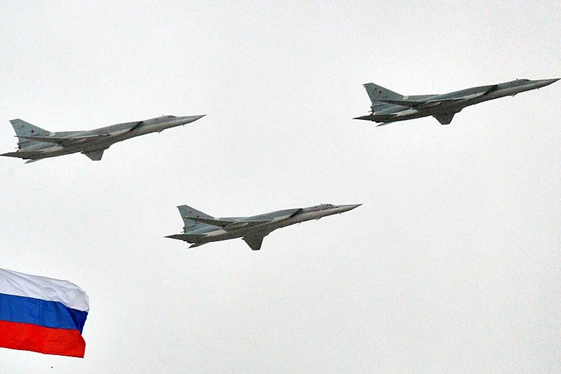 Russian Tupolev Tu-22M supersonic strategic bombers fly above the Kremlin in Moscow, on May 7, 2014, during a rehearsal of the Victory Day parade. Russia celebrates the1945 victory over Nazi Germany on May 9. AFP PHOTO / YURI KADOBNOV (Photo credit should read YURI KADOBNOV/AFP via Getty Images)