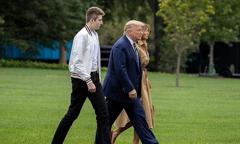 WASHINGTON, DC - AUGUST 16: Barron Trump, US President Donald Trump and First lady Melania Trump walk on the South Lawn of the White House on August 16, 2020 in Washington, DC. Robert Trump, 71, the younger brother of the president, died Saturday in Manhattan. (Photo by Tasos Katopodis/Getty Images)