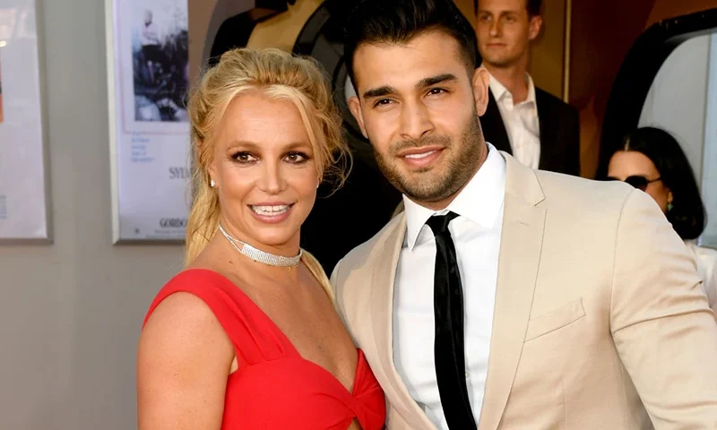 HOLLYWOOD, CALIFORNIA - JULY 22: Britney Spears (L) and Sam Asghari arrive at the premiere of Sony Pictures' "One Upon A Time...In Hollywood" at the Chinese Theatre on July 22, 2019 in Hollywood, California. (Photo by Kevin Winter/Getty Images)