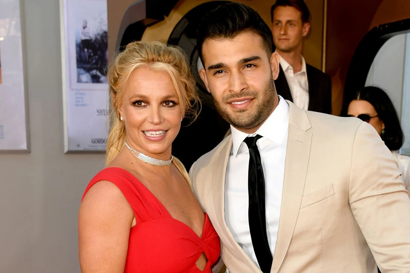 HOLLYWOOD, CALIFORNIA - JULY 22: Britney Spears (L) and Sam Asghari arrive at the premiere of Sony Pictures' "One Upon A Time...In Hollywood" at the Chinese Theatre on July 22, 2019 in Hollywood, California. (Photo by Kevin Winter/Getty Images)
