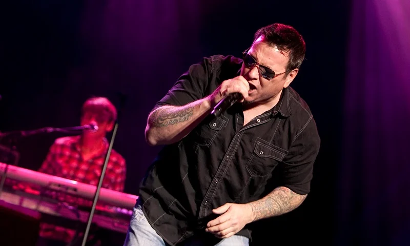 2nd Annual Grand Slam Charity Jam - Inside MILWAUKEE, WI - MARCH 10: Steve Harwell of Smash Mouth performs at the 2nd annual Grand Slam Charity Jam at the Potawatomi Bingo Casino on March 10, 2012 in Milwaukee, Wisconsin. (Photo by Mike McGinnis/Getty Images)