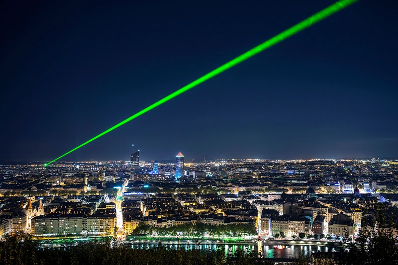 TOPSHOT-FRANCE-SCIENCE-LIGHT
TOPSHOT - A green laser ray is emitted above Lyon to calculate the variations of light speed in the atmosphere on September 24, 2015. AFP PHOTO / JEFF PACHOUD (Photo by JEFF PACHOUD / AFP) (Photo by JEFF PACHOUD/AFP via Getty Images)