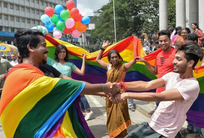 TOPSHOT - Indian members and supporters of the lesbian, gay, bisexual, transgender (LGBT) community celebrate the Supreme Court decision to strike down a colonial-era ban on gay sex, in Bangalore on September 6, 2018. - India's Supreme Court on September 6 struck down the ban that has been at the centre of years of legal battles. 
