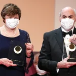 Japan Prize 2022 Laureates Hungarian-American biochemist Katalin Kariko (L) and American physician-scientist Drew Weissman pose with their trophy during the Japan Prize presentation ceremony in Tokyo on April 13, 2022. (Photo by Eugene Hoshiko / POOL / AFP) (Photo by EUGENE HOSHIKO/POOL/AFP via Getty Images)