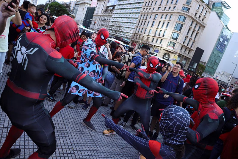 People dressed as Spider-Man point at each other at a Spider-Man cosplayers' gathering, organised in an attempt to set a Guinness World Record for the largest gathering of people dressed as Spider-Man, in Buenos Aires, Argentina October 29, 2023. REUTERS/Cristina Sille