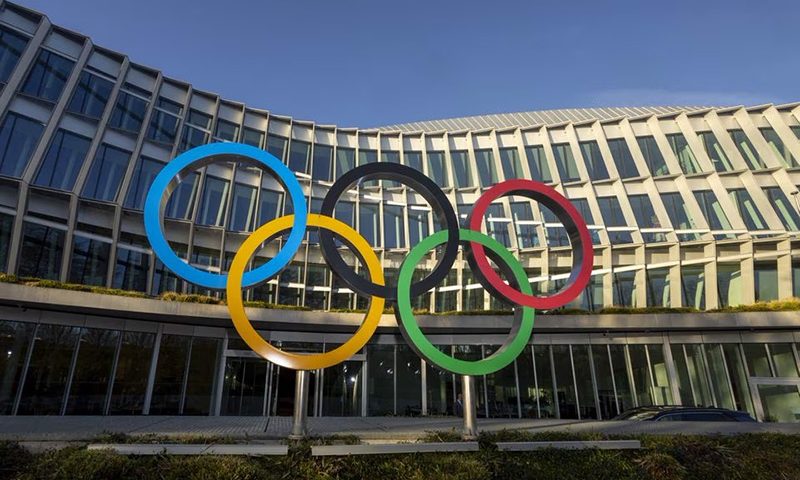 A view shows the Olympic Rings in front of the Olympic House, headquarters of the International Olympic Committee (IOC), during the executive board meeting of the International Olympic Committee (IOC), in Lausanne, Switzerland, March 28, 2023. REUTERS/Denis Balibouse