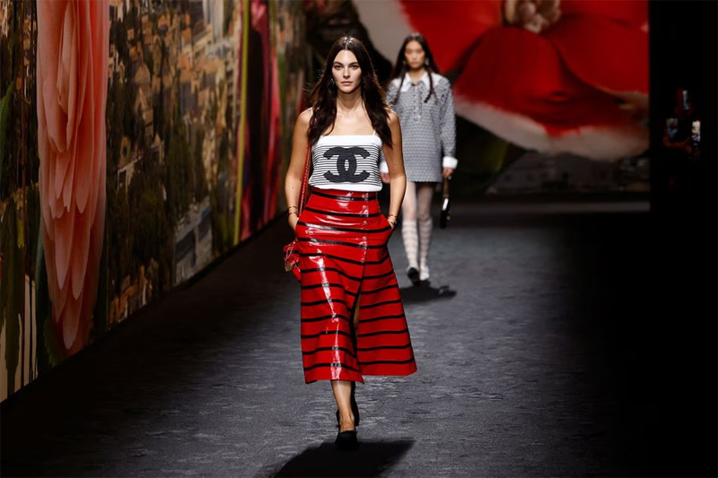 Chanel flaunts uneven hems and flip-flops at Paris Fashion Week.