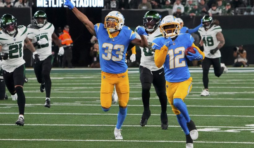 Los Angeles Chargers wide receiver Derius Davis (12) runs for a first half touchdown against the New York Jets at MetLife Stadium. Mandatory Credit: Robert Deutsch-USA TODAY Sports