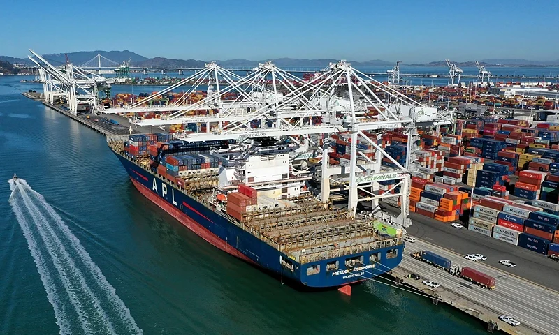 OAKLAND, CALIFORNIA - OCTOBER 14: A container ship is loaded at the Port of Oakland on October 14, 2021 in Oakland, California. Disruptions to the global supply chain are continuing with extreme port congestion, a lack of truck drivers and a microchip shortage. (Photo by Justin Sullivan/Getty Images)