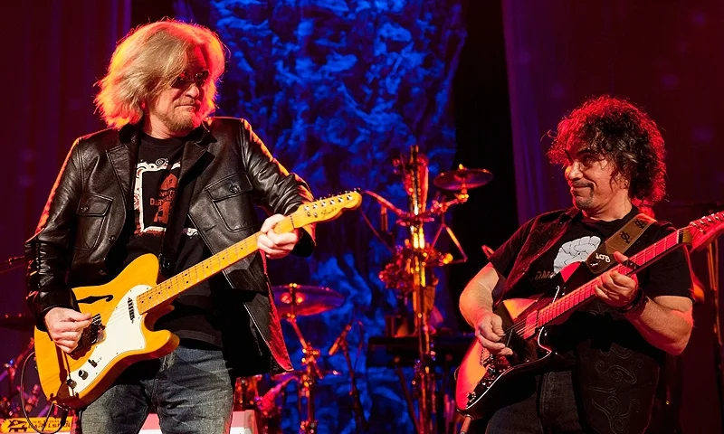 NASHVILLE, TN - JUNE 02: (L-R) Daryl Hall and John Oates of Hall & Oates perform at the Ryman Auditorium on June 2, 2013 in Nashville, Tennessee. (Photo by Erika Goldring/Getty Images)