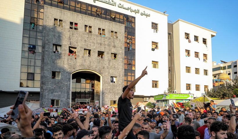 People congregating chant slogans and react outside Al-Shifa hopsital in Gaza City on November 2, 2023, amid the ongoing battles between Israel and the Palestinian group Hamas. (Photo by Dawood NEMER / AFP) (Photo by DAWOOD NEMER/AFP via Getty Images)