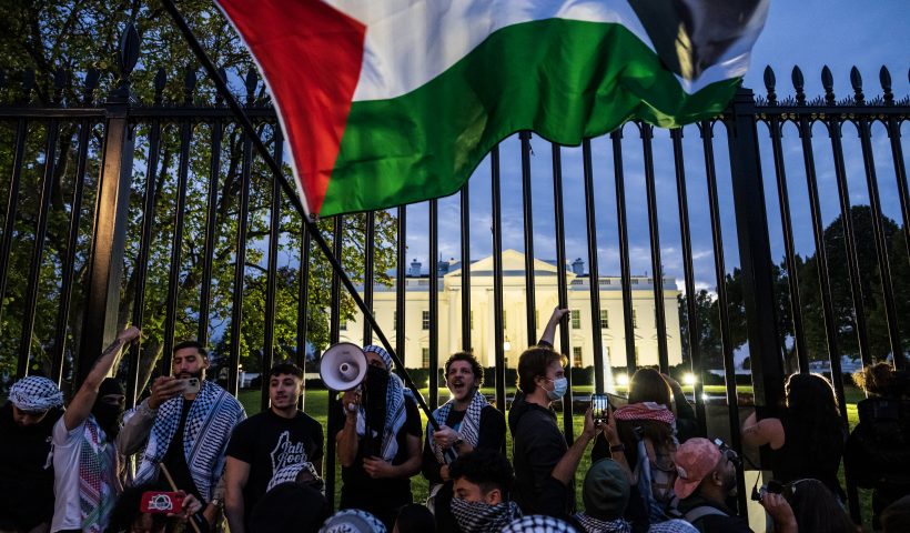 WASHINGTON, DC - NOVEMBER 4: Demonstrators gather outside the White House during the National March on Washington for Palestine while calling for a ceasefire between Israel and Hamas on November 4, 2023 in Washington, DC. Israeli Prime Minister Benjamin Netanyahu has stated that there will be no ceasefire or pause in hostilities in the Gaza Strip until all of the hostages held by Hamas are released. (Photo by Drew Angerer/Getty Images)
