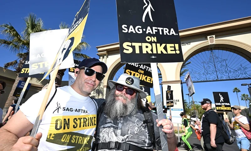 US-ENTERTAINMENT-CINEMA-TELEVISION-STRIKE-film-celebrity US actor Jack Black and Mexican-US actor Juan Rodriguez (L) join SAG-AFTRA members and their supporters on a picket line outside Paramount Studios during their strike against the Hollywood studios, in Los Angeles, California, on November 8, 2023. The union representing striking actors said on November 6, 2023, it could not agree to studios' "last, best and final offer" issued over the weekend in a bid to end a months-long stalemate that has crippled Hollywood. (Photo by Robyn Beck / AFP) (Photo by ROBYN BECK/AFP via Getty Images)